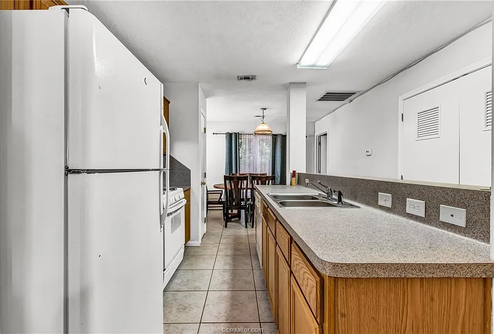 3 bed, 1288 sqft, $1,600 — Photo 4