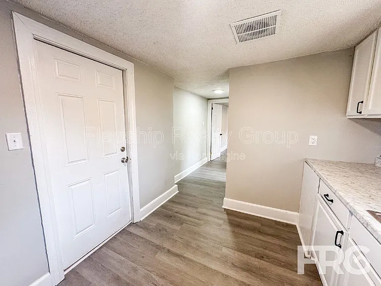 600 Howell St #A — Photo 15