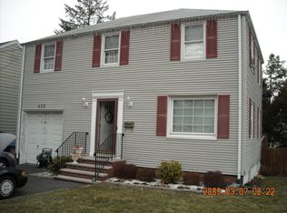 425 New Bridge Rd, Bergenfield, NJ 07621