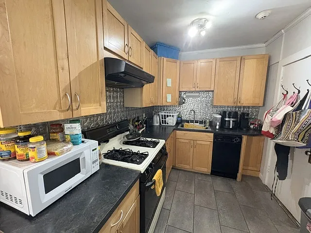 130 Sutherland Rd #7 — Photo 4