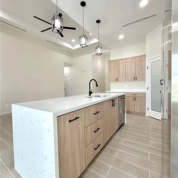 1001 Durango St — Photo 11