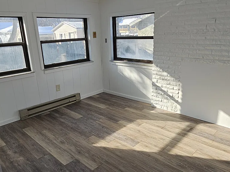 325 Burleigh Ave — Photo 6