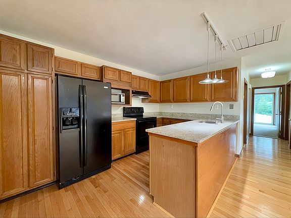 5th image of 15 Burghardt St