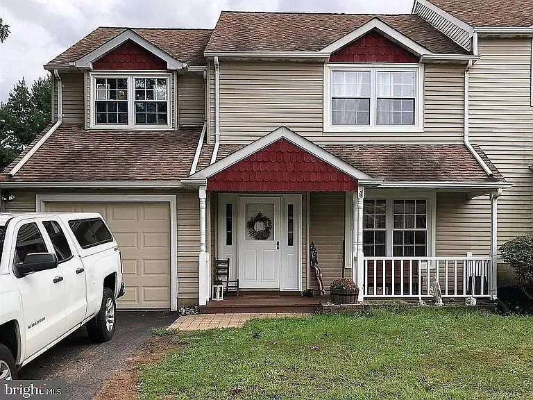 17 Fieldstone Dr — Photo 1