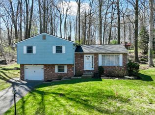 95 Village Rd, Etters, PA 17319