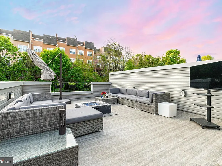 239 Lyceum Ave — Photo 33