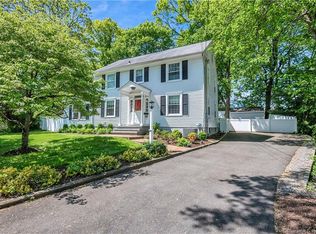 341 Round Hill Rd, Fairfield, CT 06824