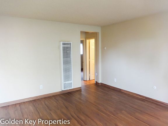 4th image of 109 S Horne St APT B