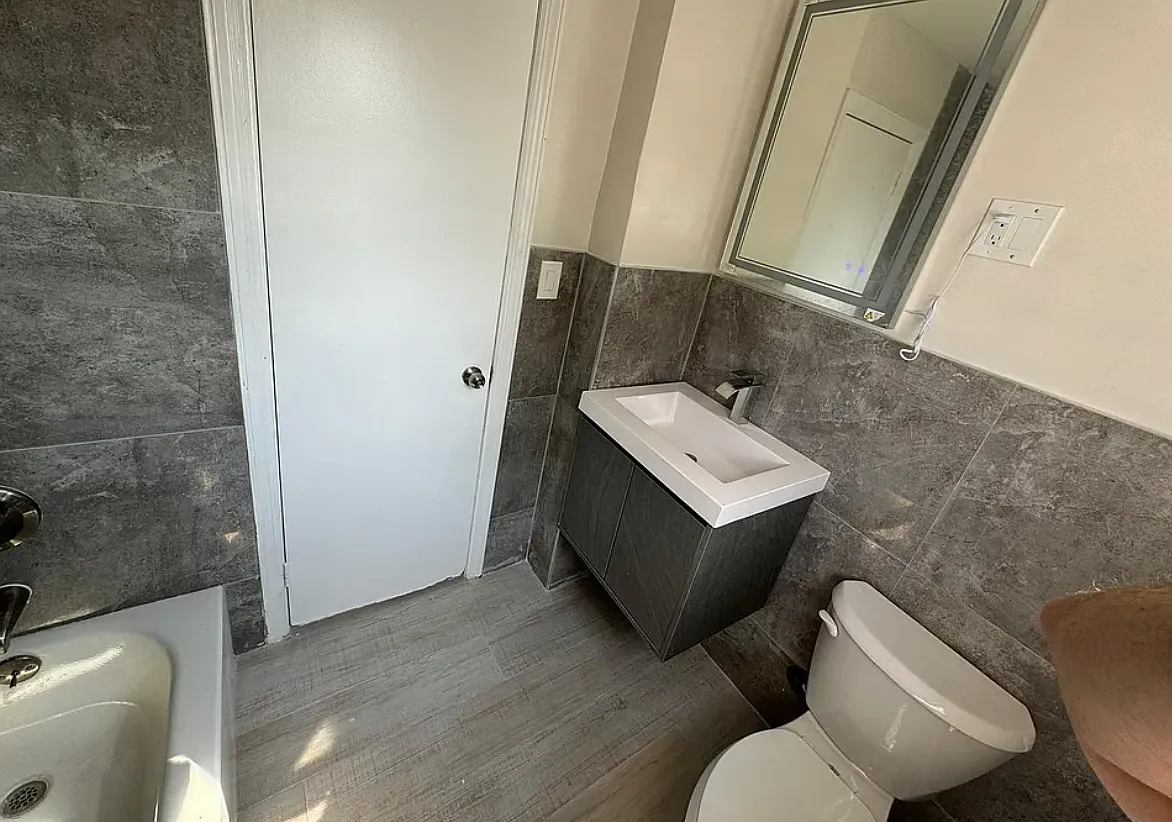 3 bed, 1200 sqft, $2,275 — Photo 2
