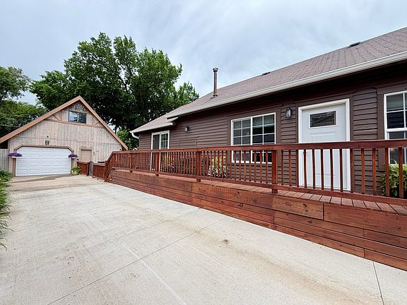 5th image of 662 9th St SW