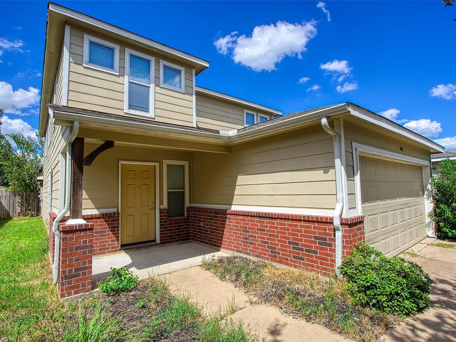 4 bed, 2.5 bath, 2670 sqft, $2,000 — Photo 2