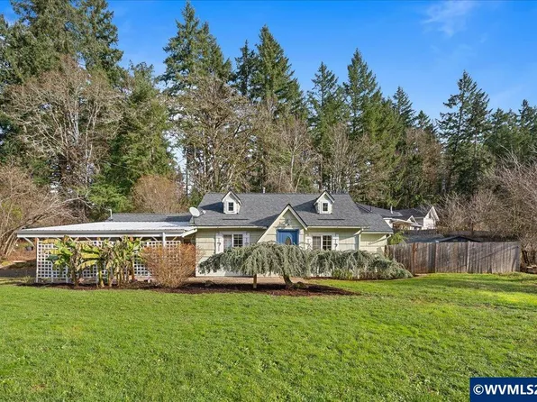 1401 S Water St, Silverton, OR 97381