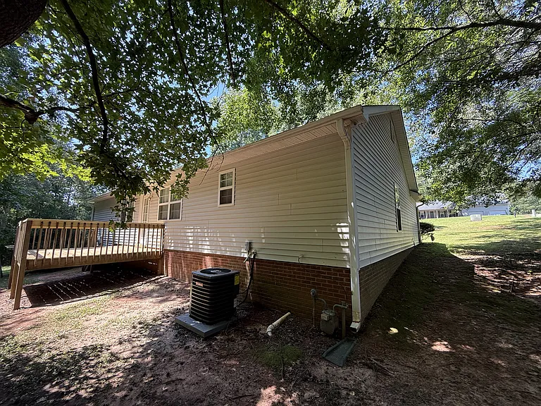 367 Templeton Dr — Photo 5