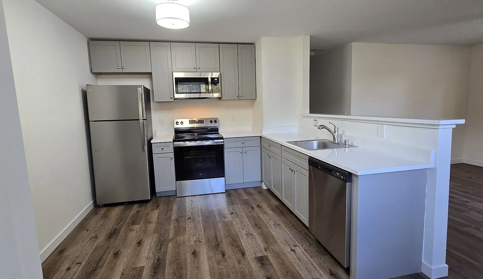 3 Bedroom 1 Bath in Lakewood — Photo 2