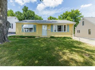 1042 Perry St, Saint Charles, MO 63301