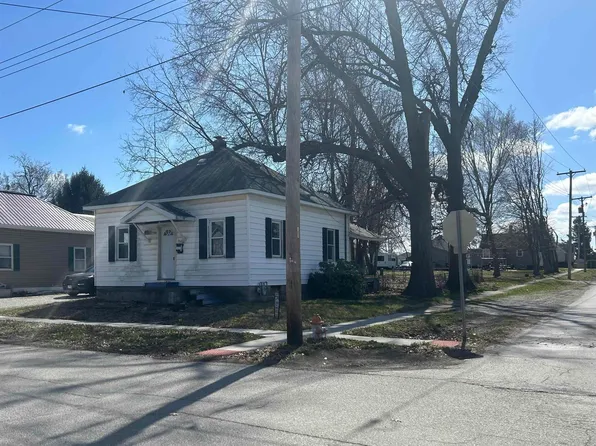 902 E Oak St, Taylorville, IL 62568