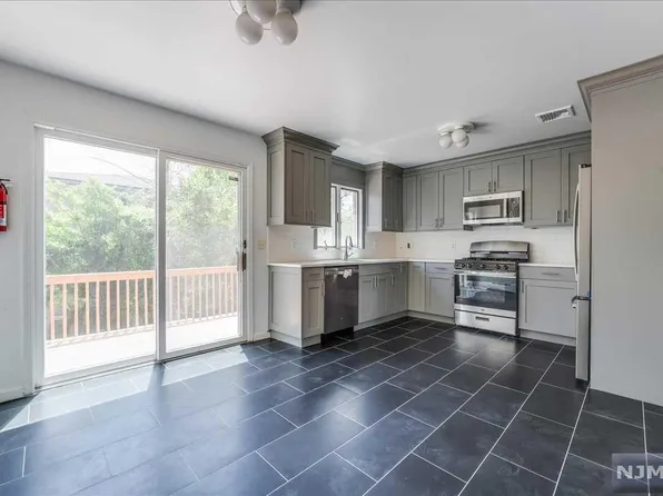 230 Roff Ave, Palisades Park, NJ 07650