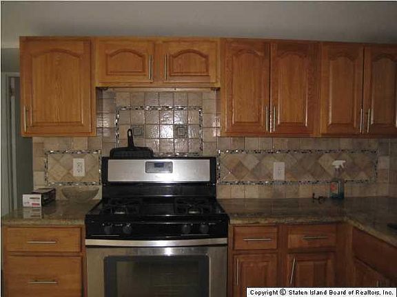 4th image of 742 New Dorp Ln