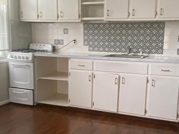 2nd image of 4768 Silverwood St Floor 1