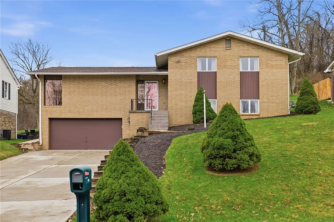 261 Hazelwood Dr N photo 1