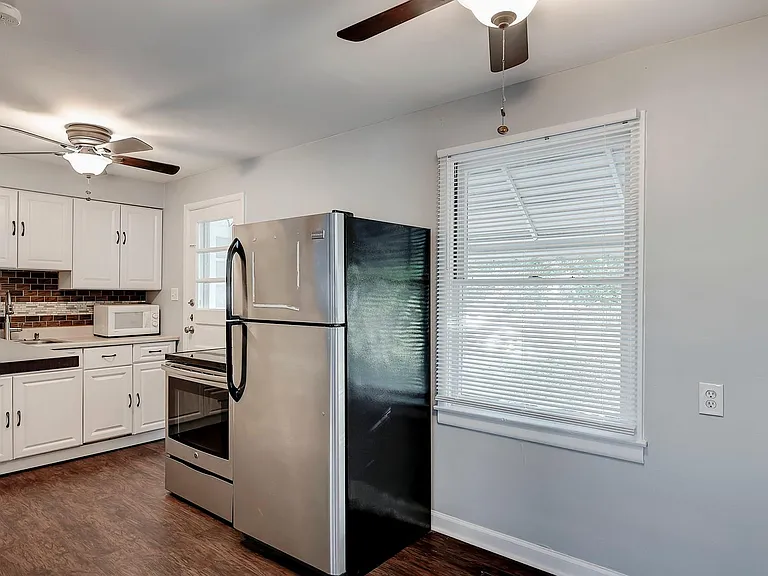 4449 Kingsley Dr — Photo 12