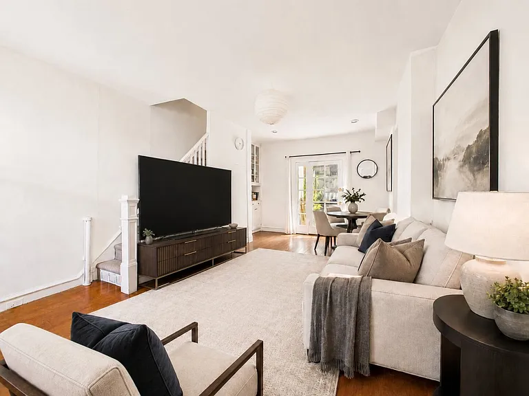 242 Stamper St — Photo 5