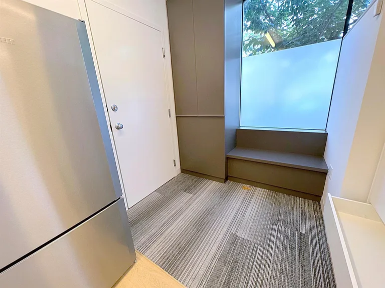 29 Warren St #1 — Photo 8