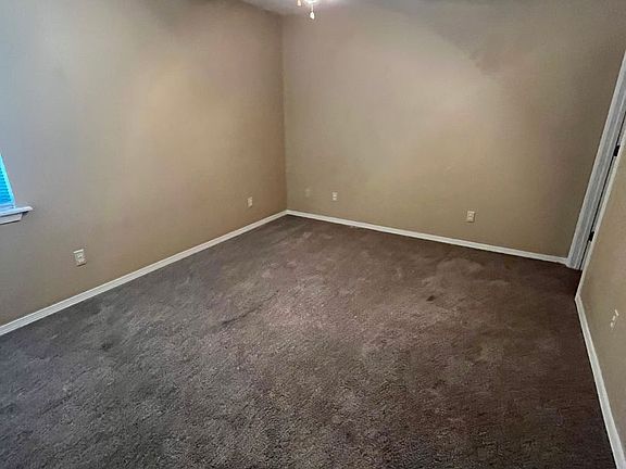 4th image of 3320 N Detroit Ave APT 1