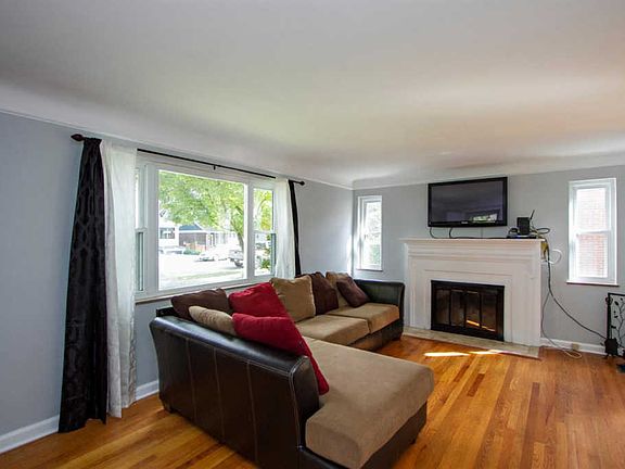 3rd image of 2635 Cypress Way