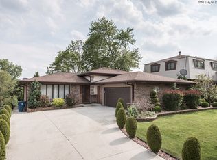 8519 Breckenridge Dr, Palos Hills, IL