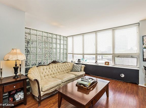 3rd image of 3930 N Pine Grove Ave APT 706