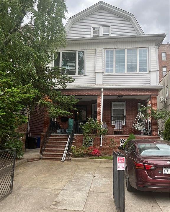 1st image of 1040 E 15th St
