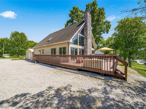 1452 Lake Vue Dr, Rome, OH 44085