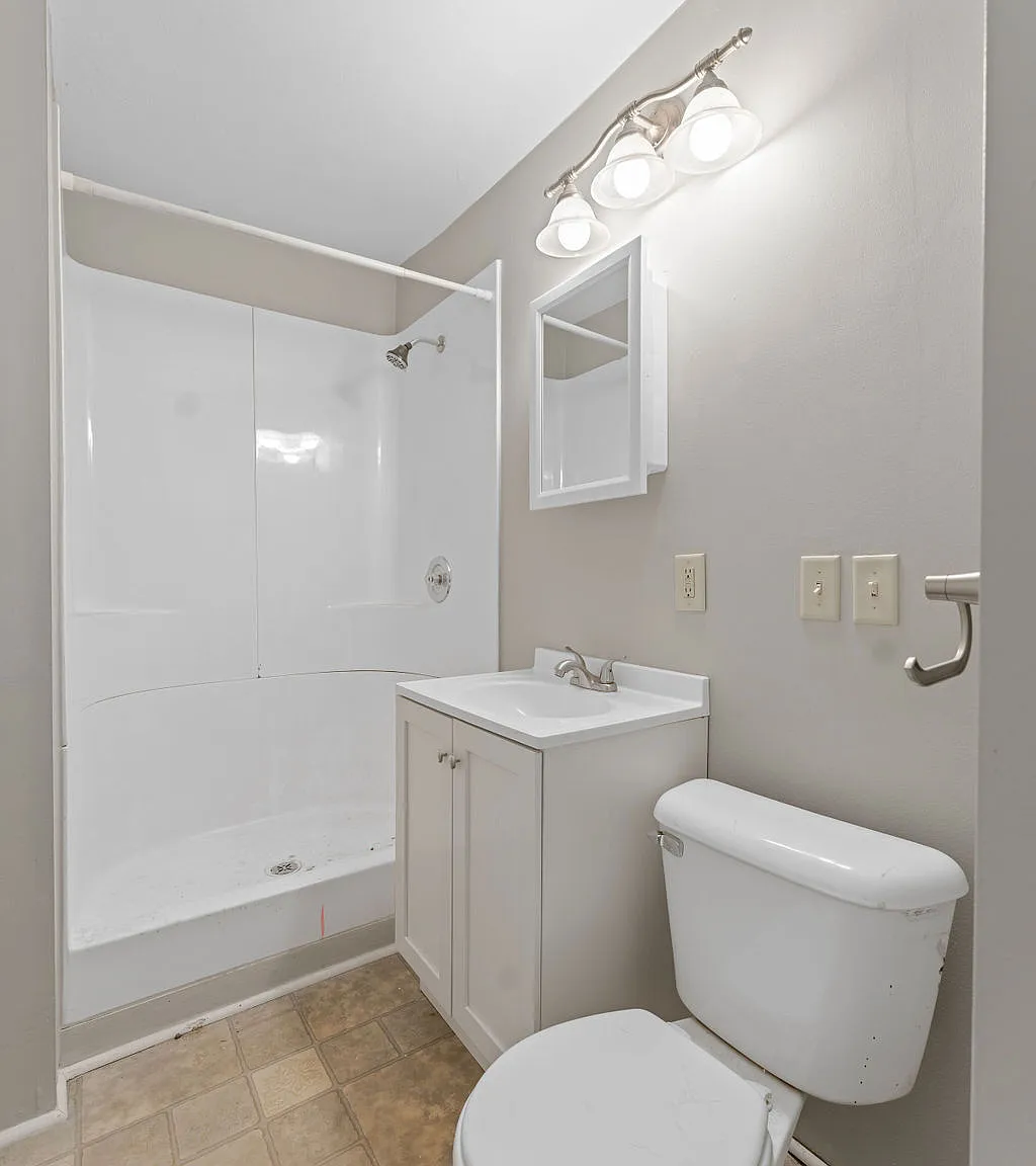 1707 Jefferson St - A- Up... — Photo 3