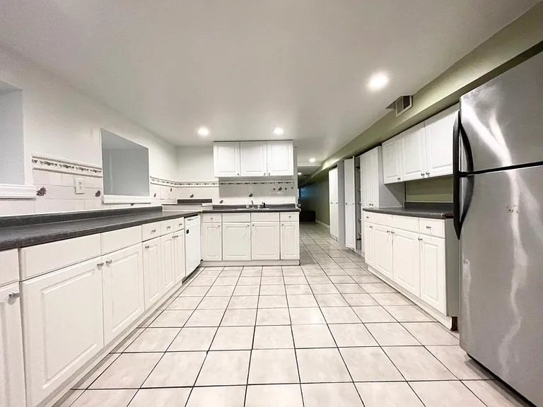 4640 Sansom St #O1 — Photo 2