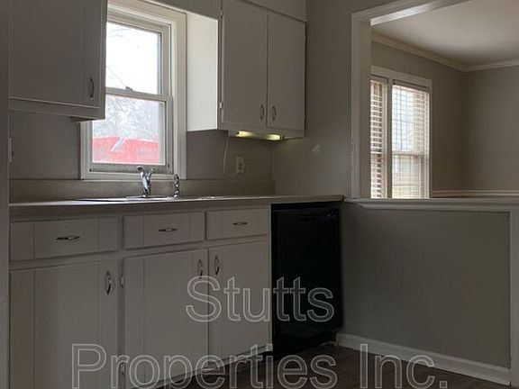 4th image of 915 Royal Ave