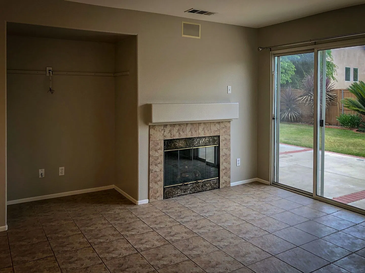 Home in Paloma Del Sol — Photo 4