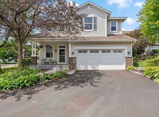 810 Newberry Ln, Chaska, MN 55318