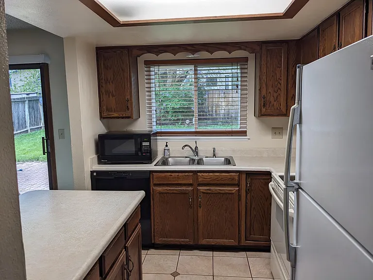 6220 Pemberton Way — Photo 8