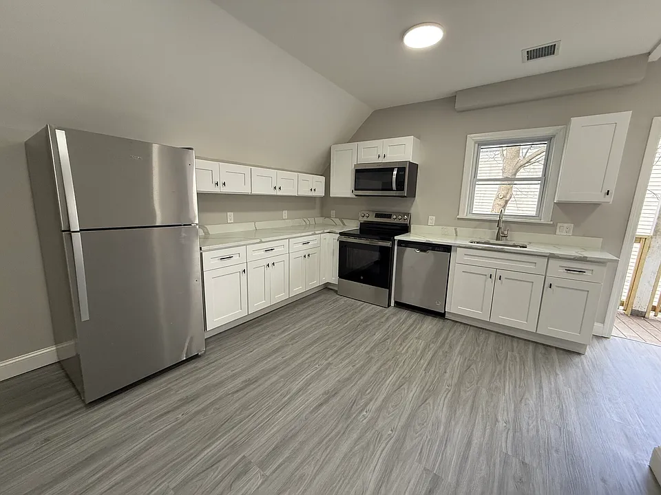 40 Fowler St #3