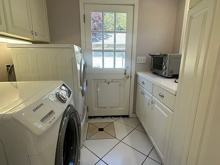 1613 Mariposa Ave — Photo 13