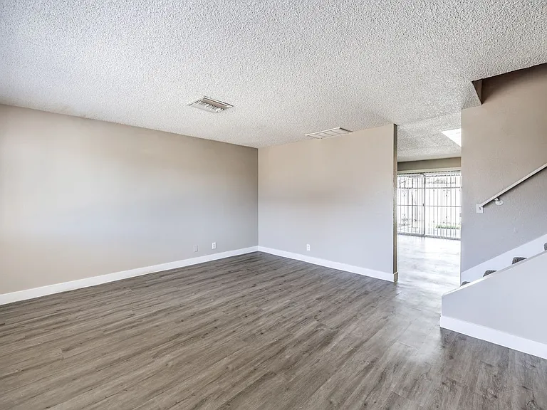 2426 Paradise Village Way — Photo 2