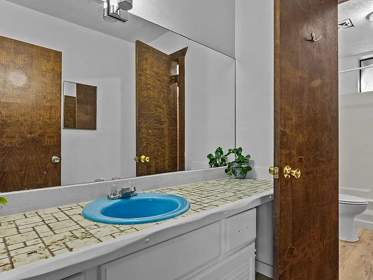 1108 Parkwood Ln — Photo 10
