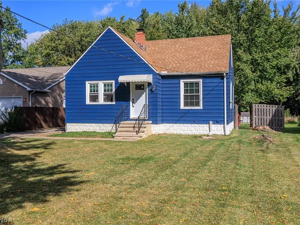 2415 E Ridgewood Dr, Seven Hills, OH 44131