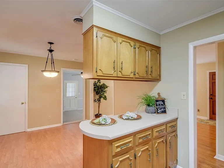3649 Lynnwood Dr — Photo 13