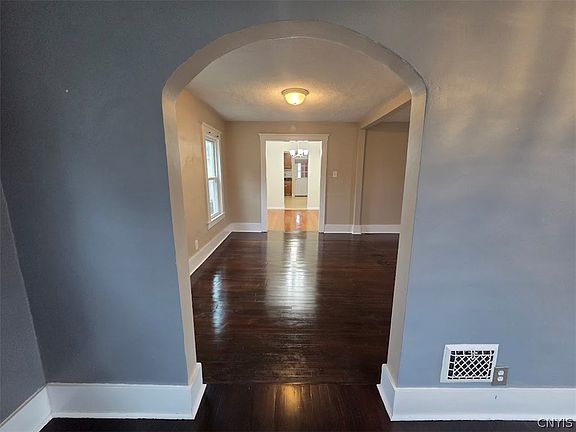 4th image of 337 Marlborough Rd