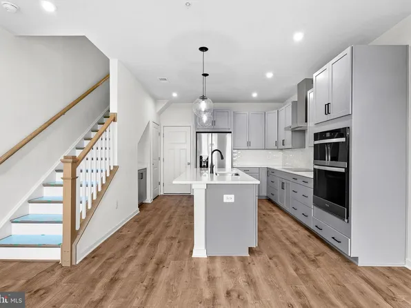 43841 Venetian Sq, Ashburn, VA 20147