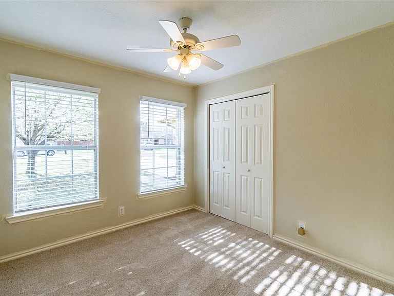 2604 Peach Tree Ln — Photo 5