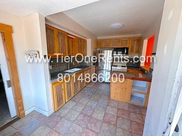 141 E Wentworth Ave — Photo 6
