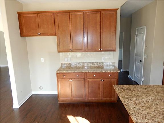 5th image of 239 Victorian Lake Dr